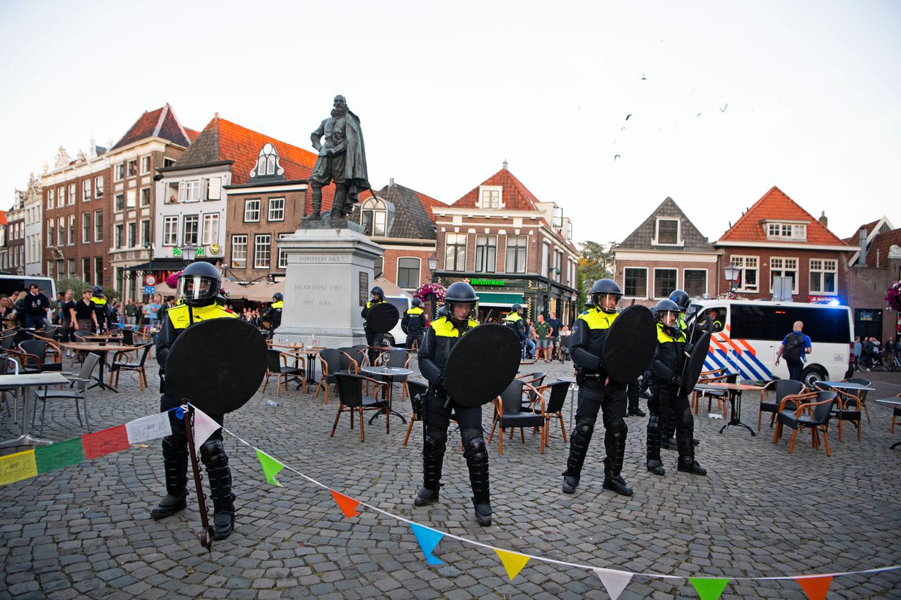 Vrijdagavond werd in Hoorn gedemonstreerd tegen het beeld van VOC-koopman Jan Pieterszoon Coen.