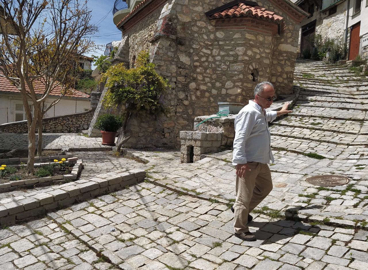 Den Doolaards pleitbezorger Misjo Joezmeski in 2020 in zijn stad Ohrid, Noord-Macedonië.