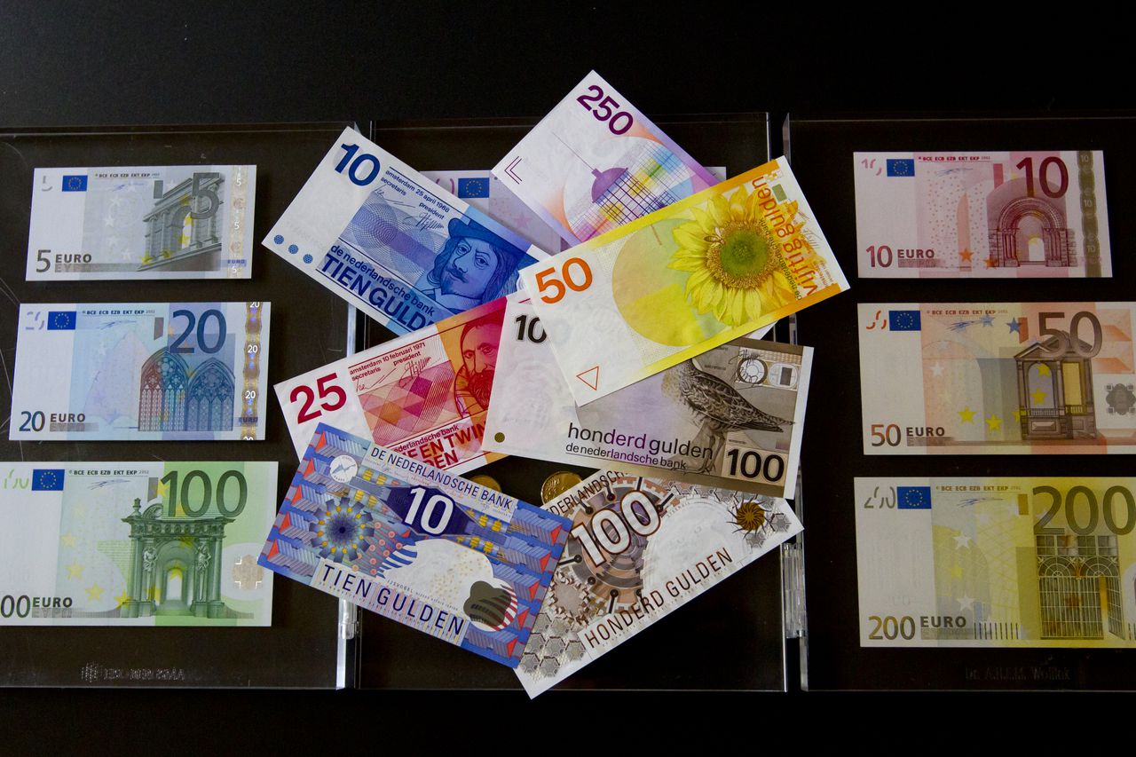 Gulden- en eurobiljetten uit de collectie van het Geldmuseum in Utrecht. Foto: ANP / Jeroen Jumelet