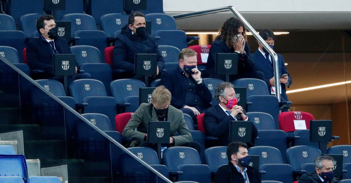Koeman gets red card in FC Barcelona defeat against ...