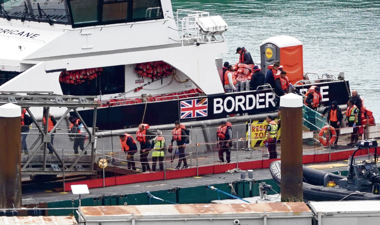 Vier migranten overleden na oversteekpoging Het Kanaal 