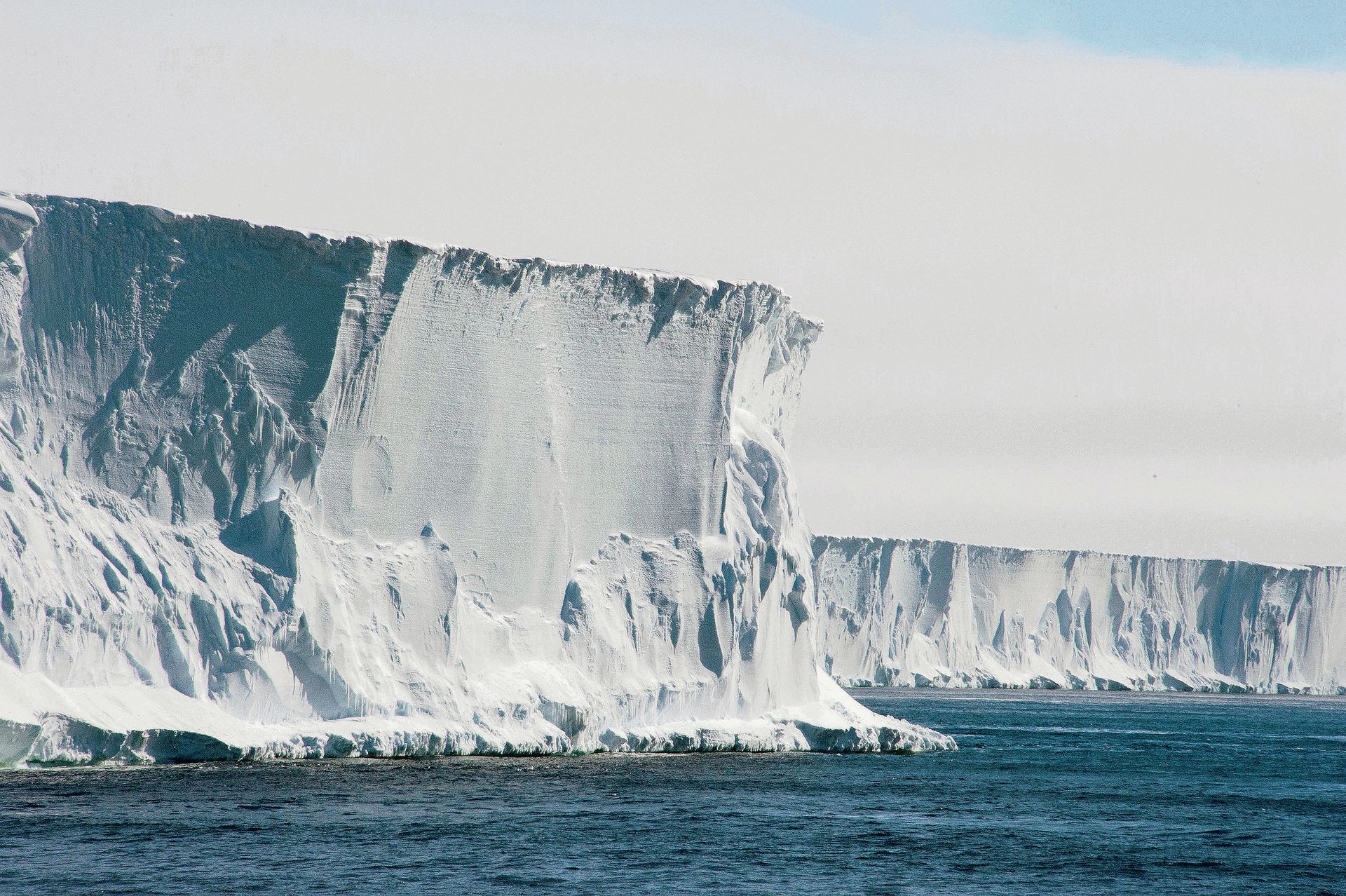 Море росса какой океан. Шельфовый ледник Беллинсгаузена. Шельфовый ледник Лазарева. Ледник Росса в Антарктиде. Шельфовый ледник Беллинсгаузена фото.
