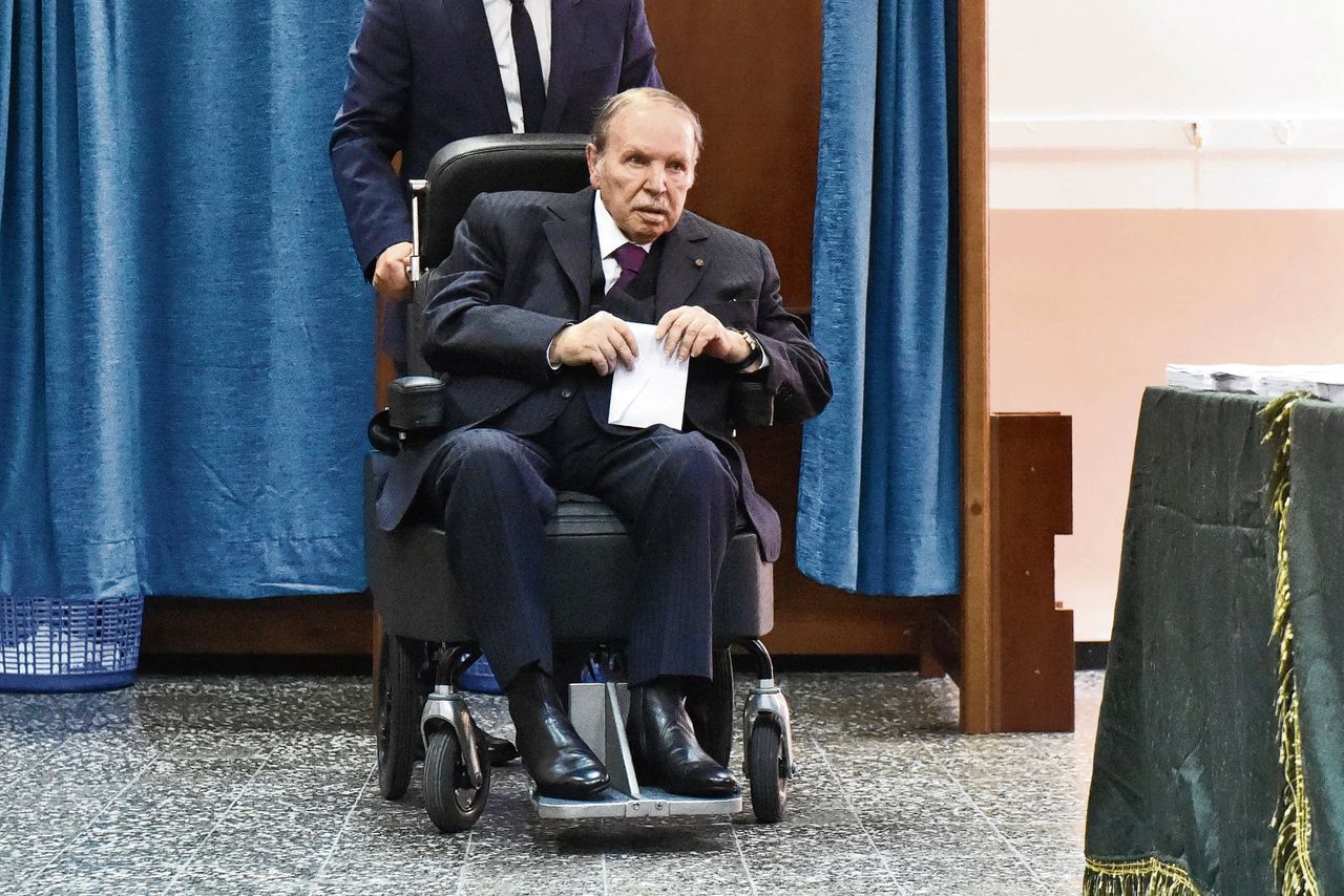 Bouteflika moet elite Algerije redden 