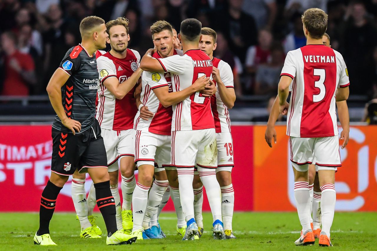 Ajax verslaat FC Emmen met 5-0 