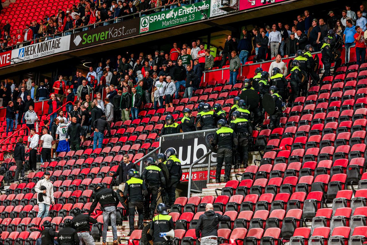 Rellen in Grolsch Veste na wedstrijd tussen FC Twente en Hammarby 