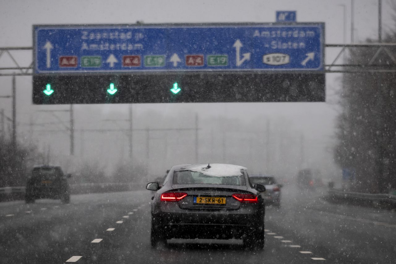 Code oranje in delen van het land vanwege sneeuw en gladheid, vertraging op het spoor