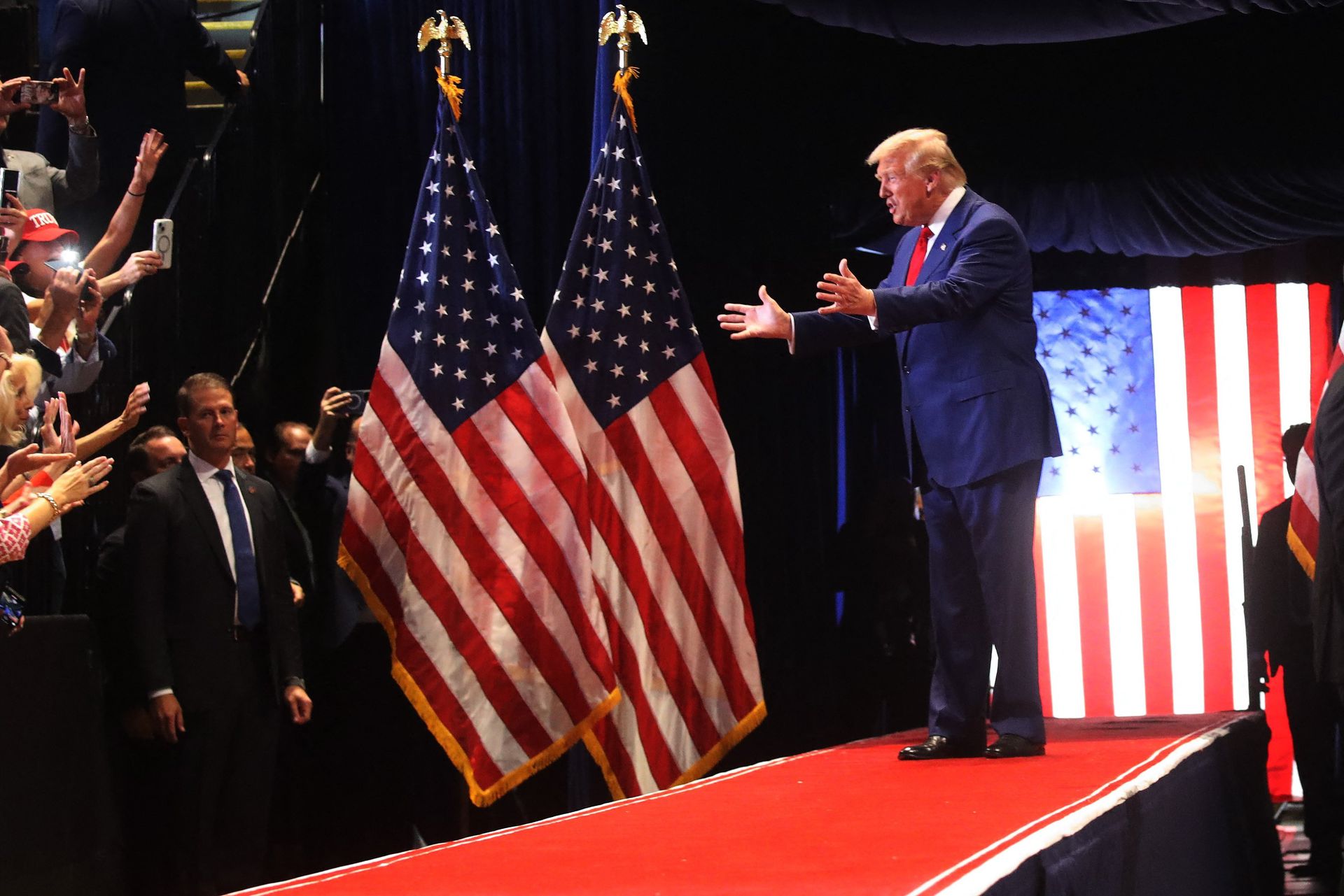 TRUMP VIER WEKEN GEPLAND VOOR AANVALLEN visual data 6