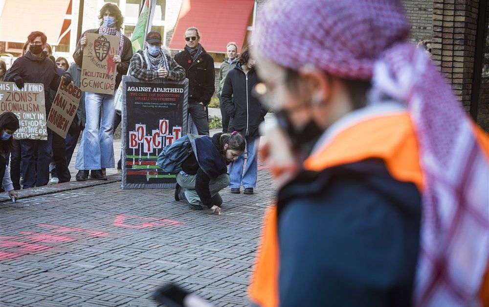 Universiteiten laveren al een jaar tussen pro-Palestina studenten en Israël – en doen het bij niemand goed