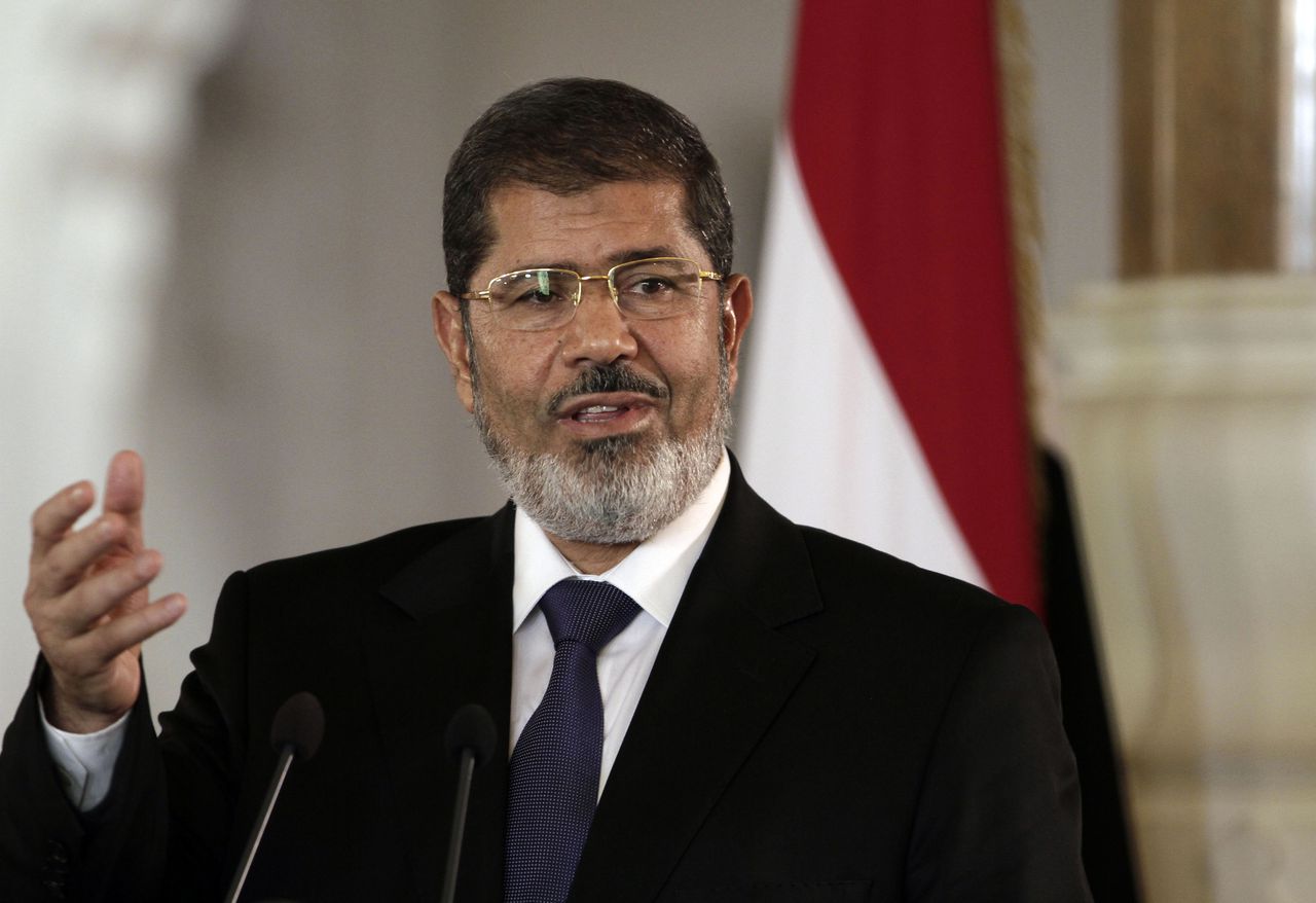 De Egyptische president Mohammed Morsi. De beroepsrechters in het land leggen het werk neer na het door hem afgekondigde decreet.