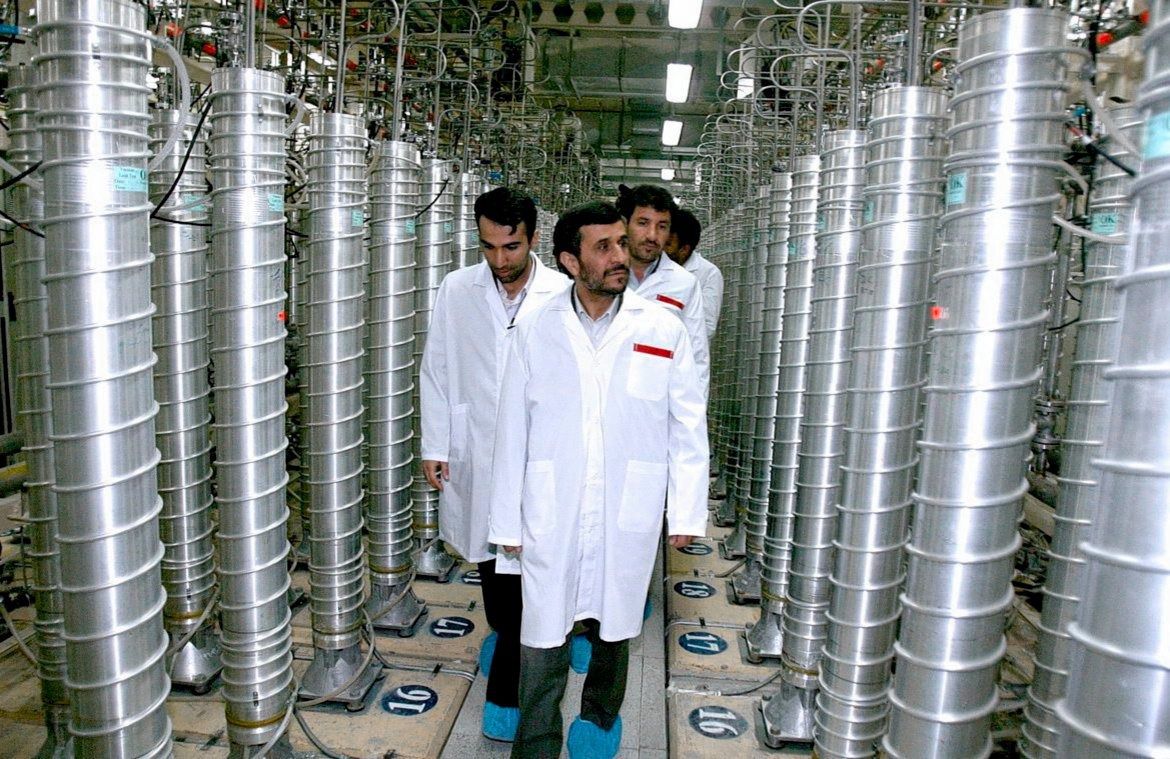 De toenmalige Iraanse president Mahmoud Ahmadinejad bracht in maart 2007 een bezoek aan het nucleaire complex Natanz.