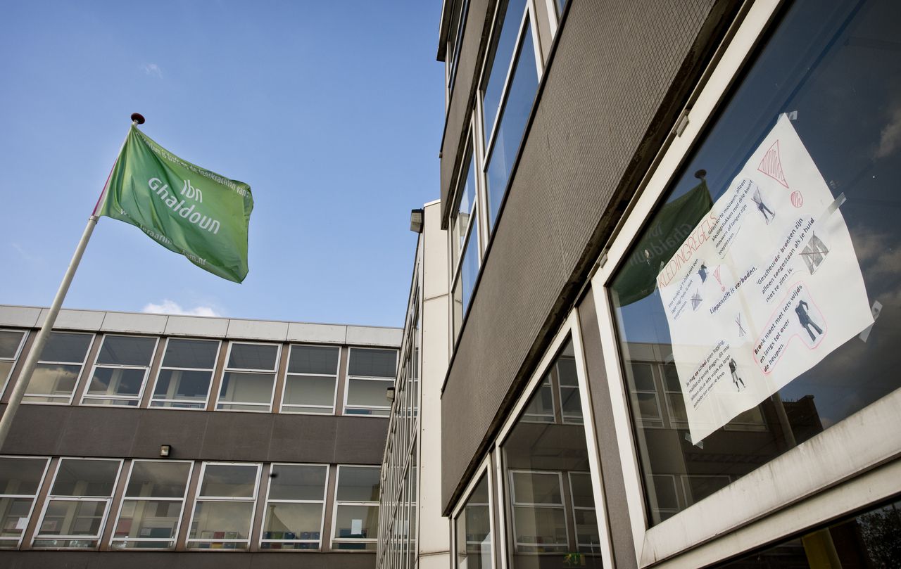 De examenfraude op de islamitische school Ibn Ghaldoun in Rotterdam heeft grote gevolgen.