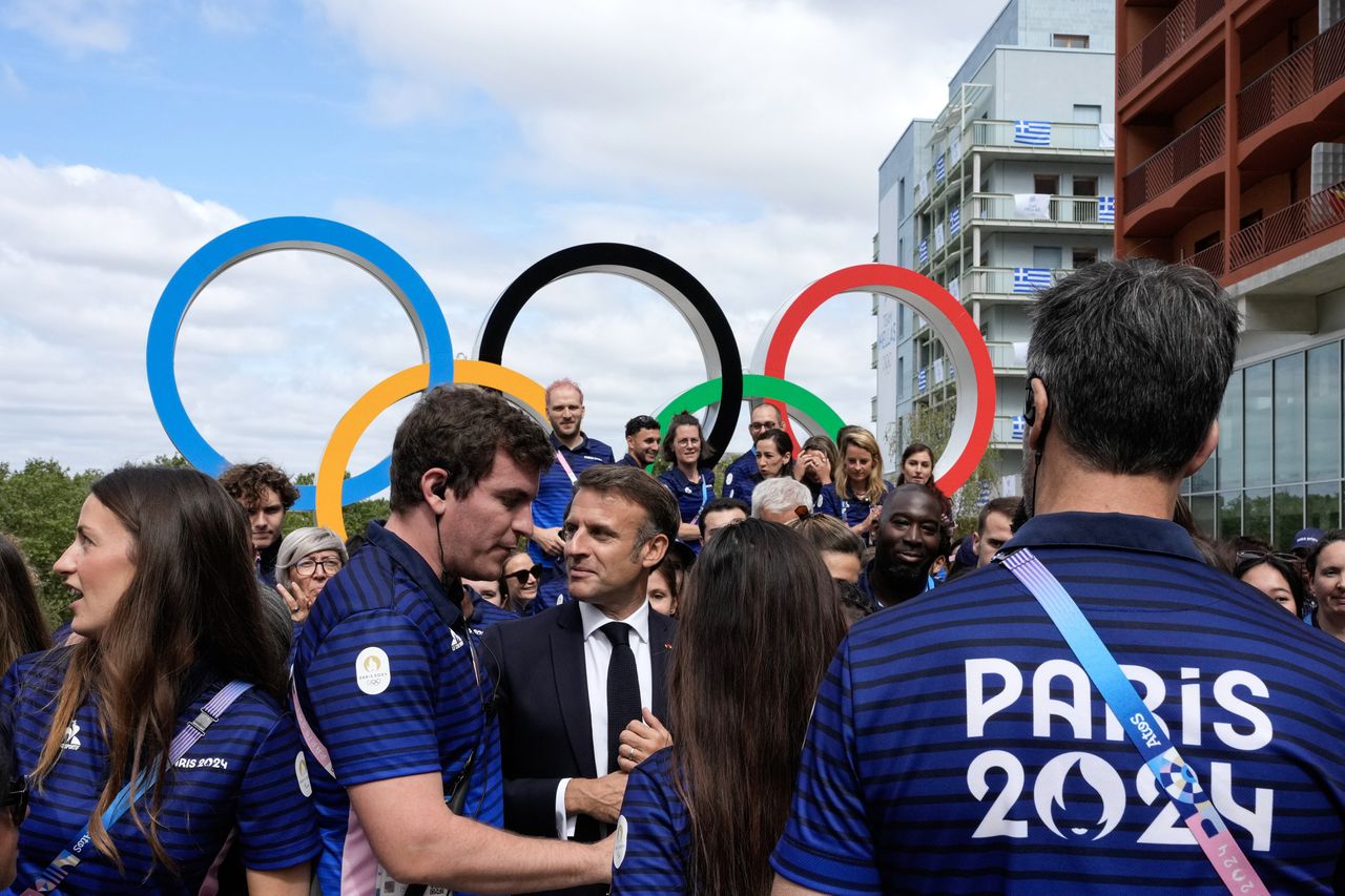 Door ‘olympisch bestand’ suddert de politieke impasse in Frankrijk verder 