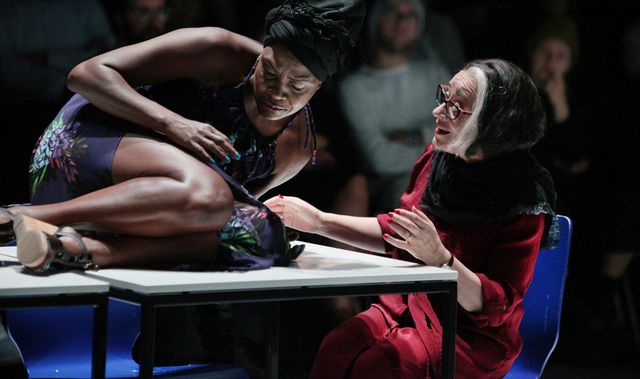 Romana Vrede en Antoinette Jelgersma in ‘The Nation’ van Het Nationale Theater. 