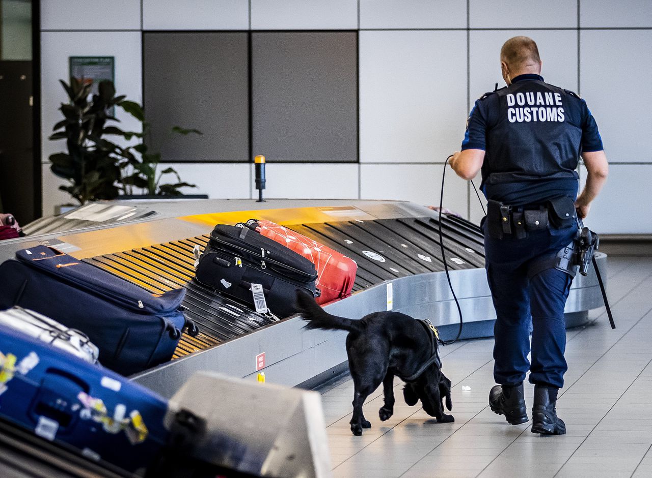 Douaniers voeren actie tegen ‘nullijn’ ambtenaren die ‘betrouwbare ...