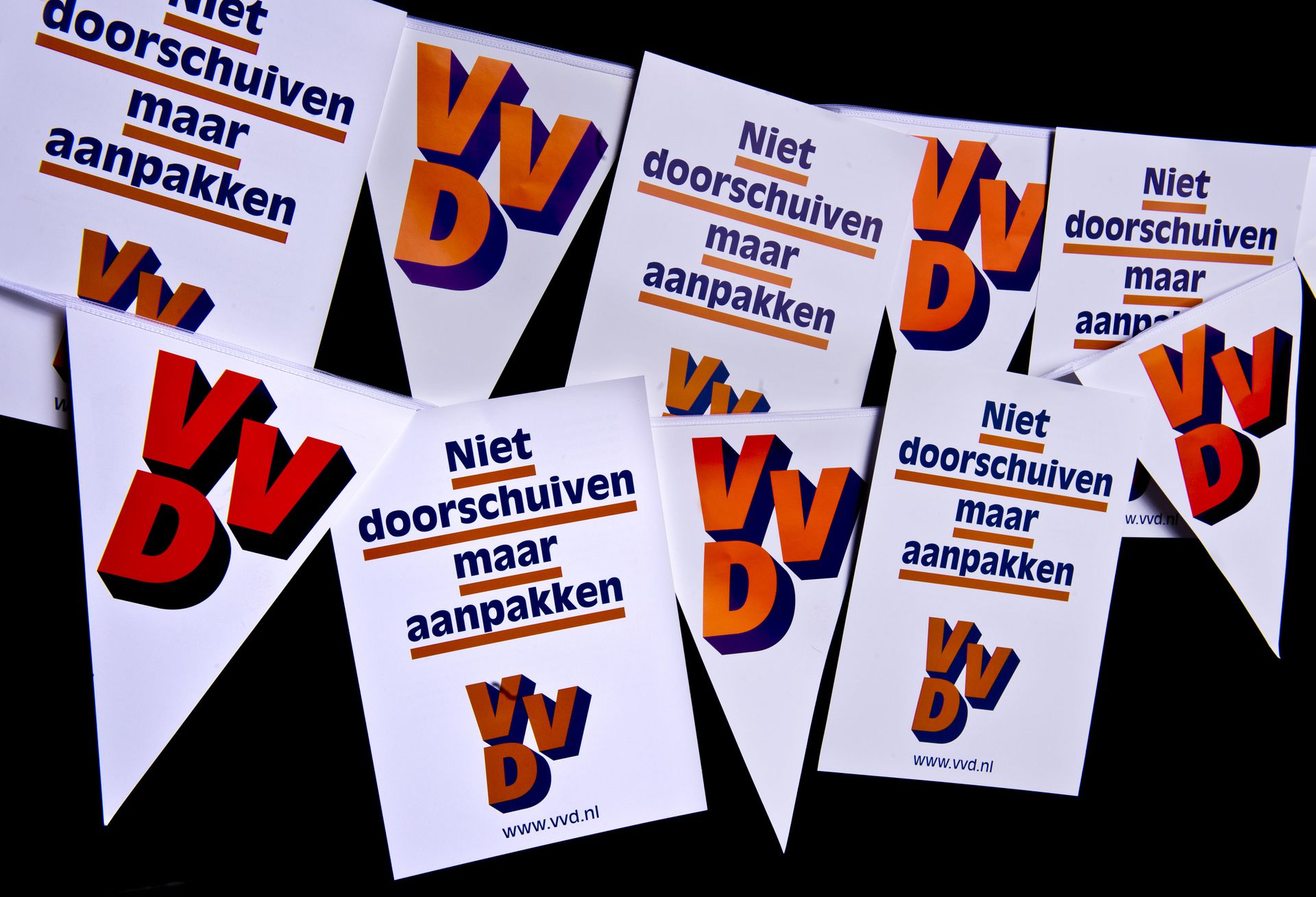 VVD leeft eigen regels voor financiële transparantie niet na - NRC