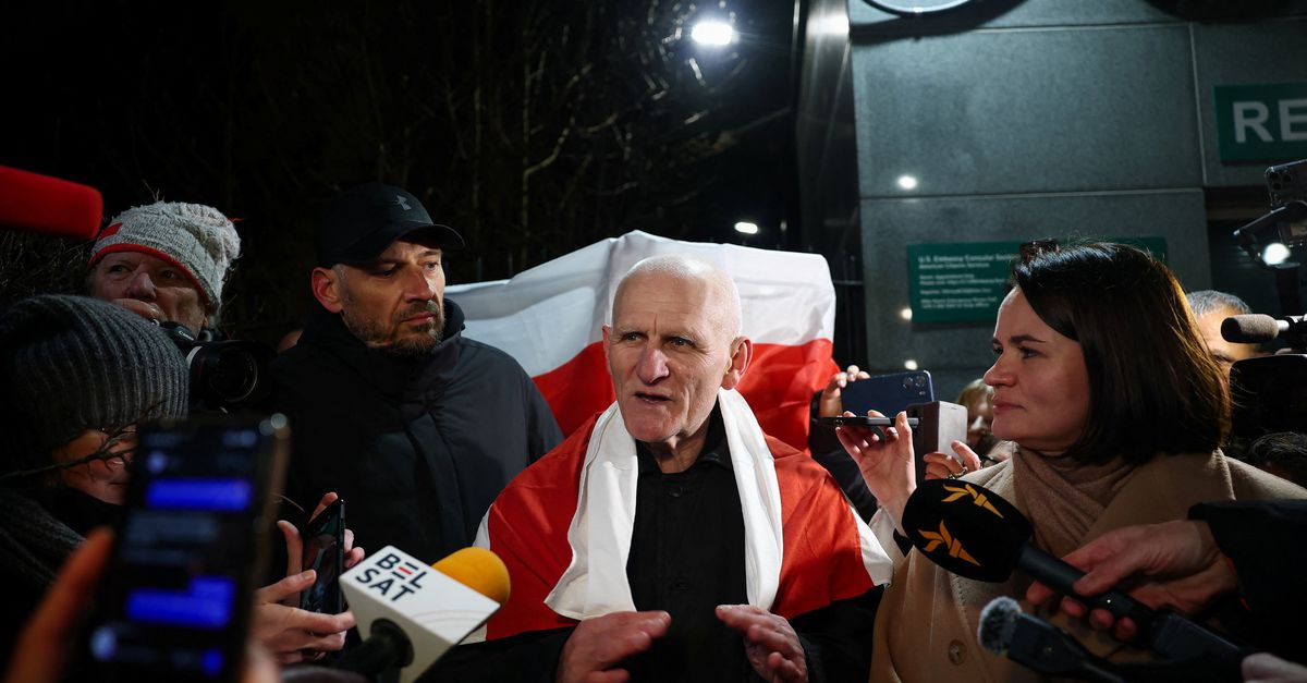 Na vrijlating Wit-Russische gevangenen: ‘Voor Loekasjenko is er maar een weg naar de vrijheid en die loopt via het buitenland’