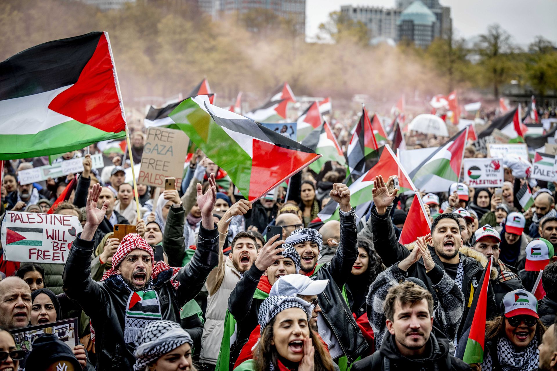 Over de hele wereld vinden protesten plaats tegen de oorlog - NRC