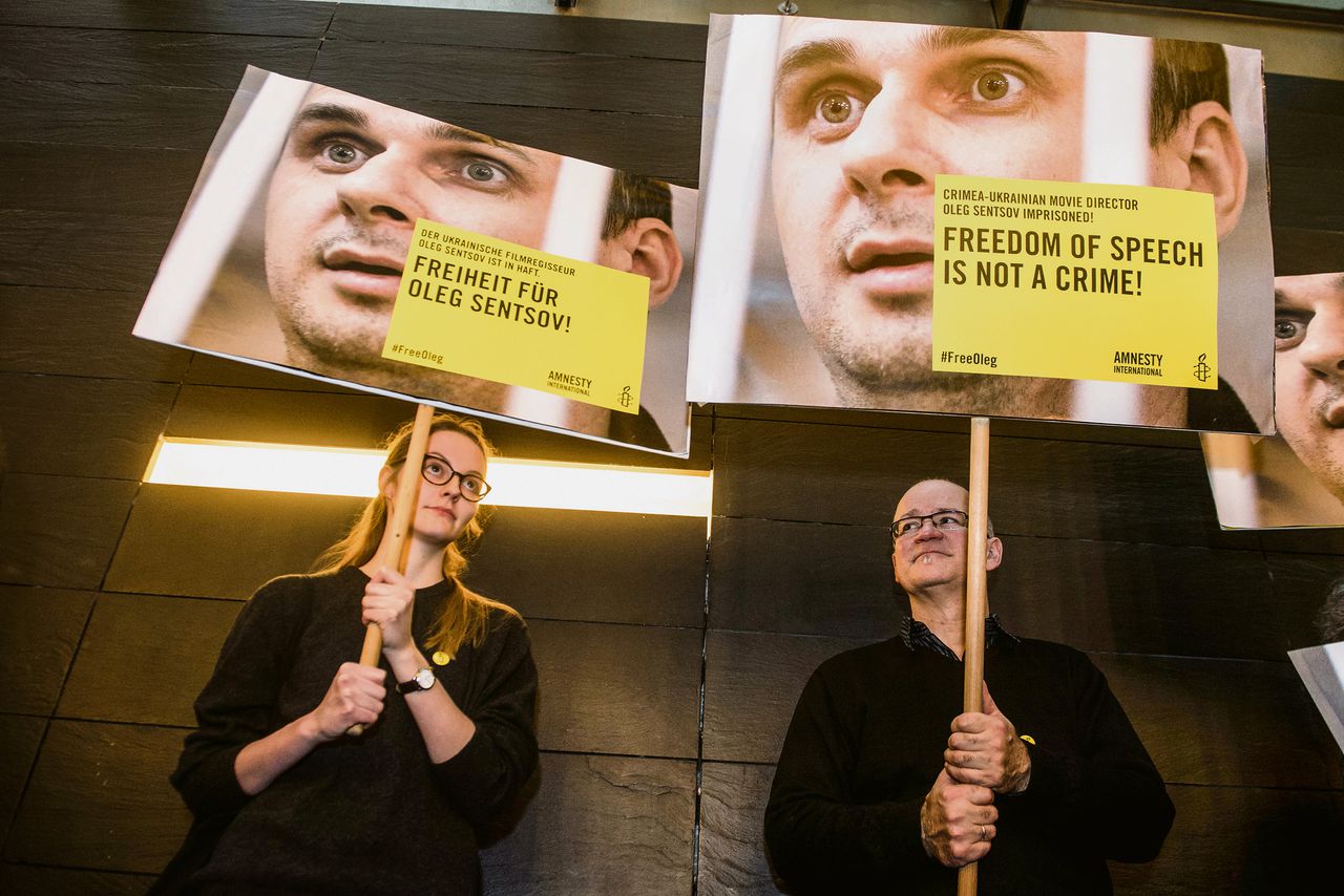 Activisten protesteren een jaar geleden op het Filmfestival in Berlijn voor de vrijlating van de Oekraïense filmmaker Oleg Sentsov, die in Rusland vastzit vanwege ‘terrorisme’.