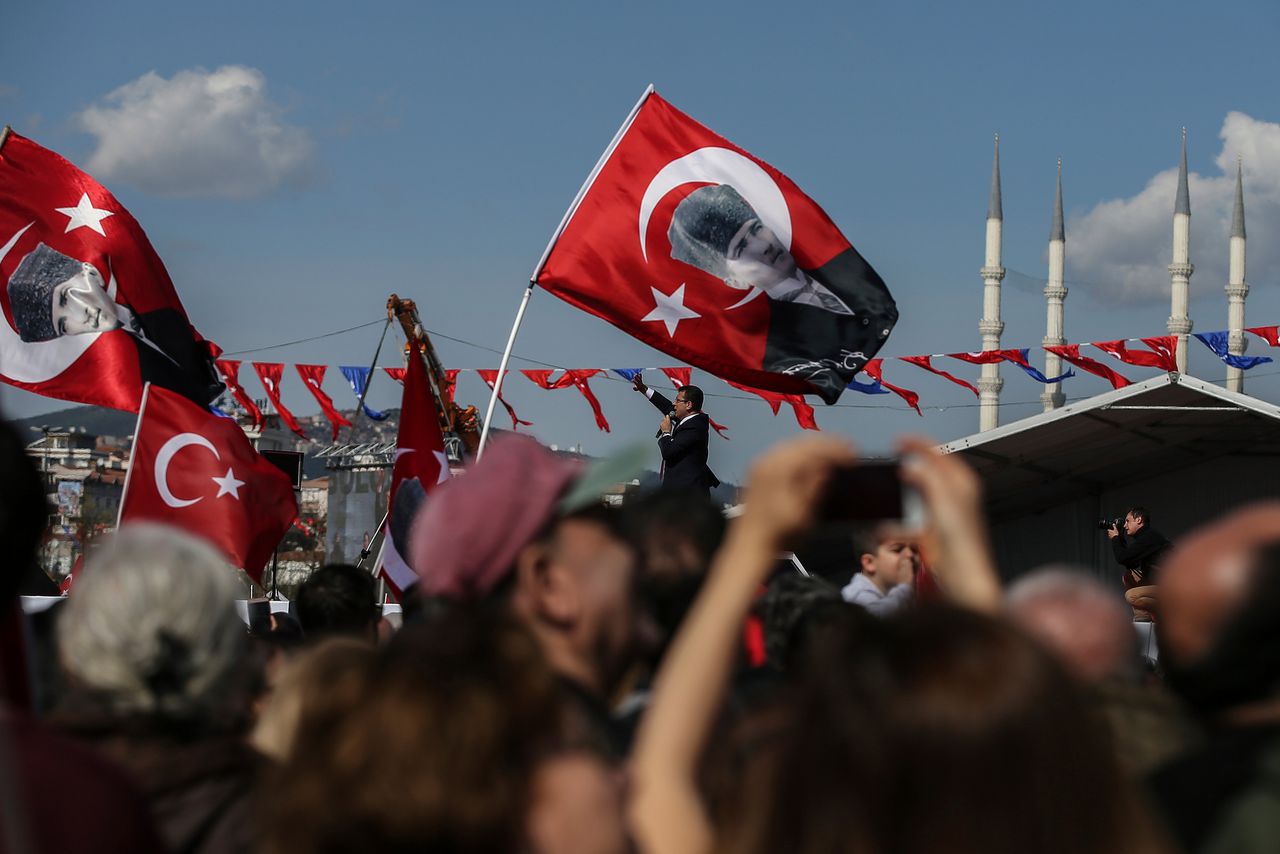 Een kiescommissie heeft besloten dat de verkiezingen in Istanboel opnieuw moeten.