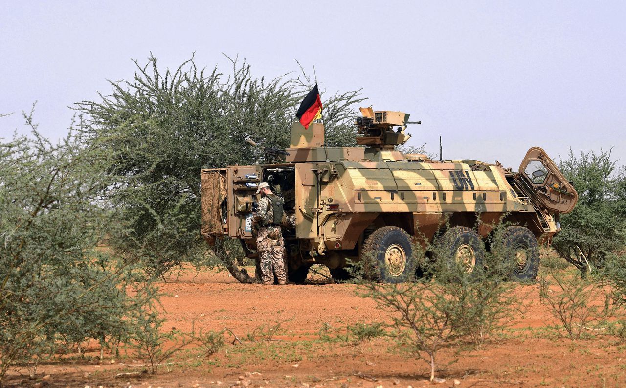 Een Duitse soldaat tijdens een patrouille tussen de plaatsen Gao en Gossi in Mali.