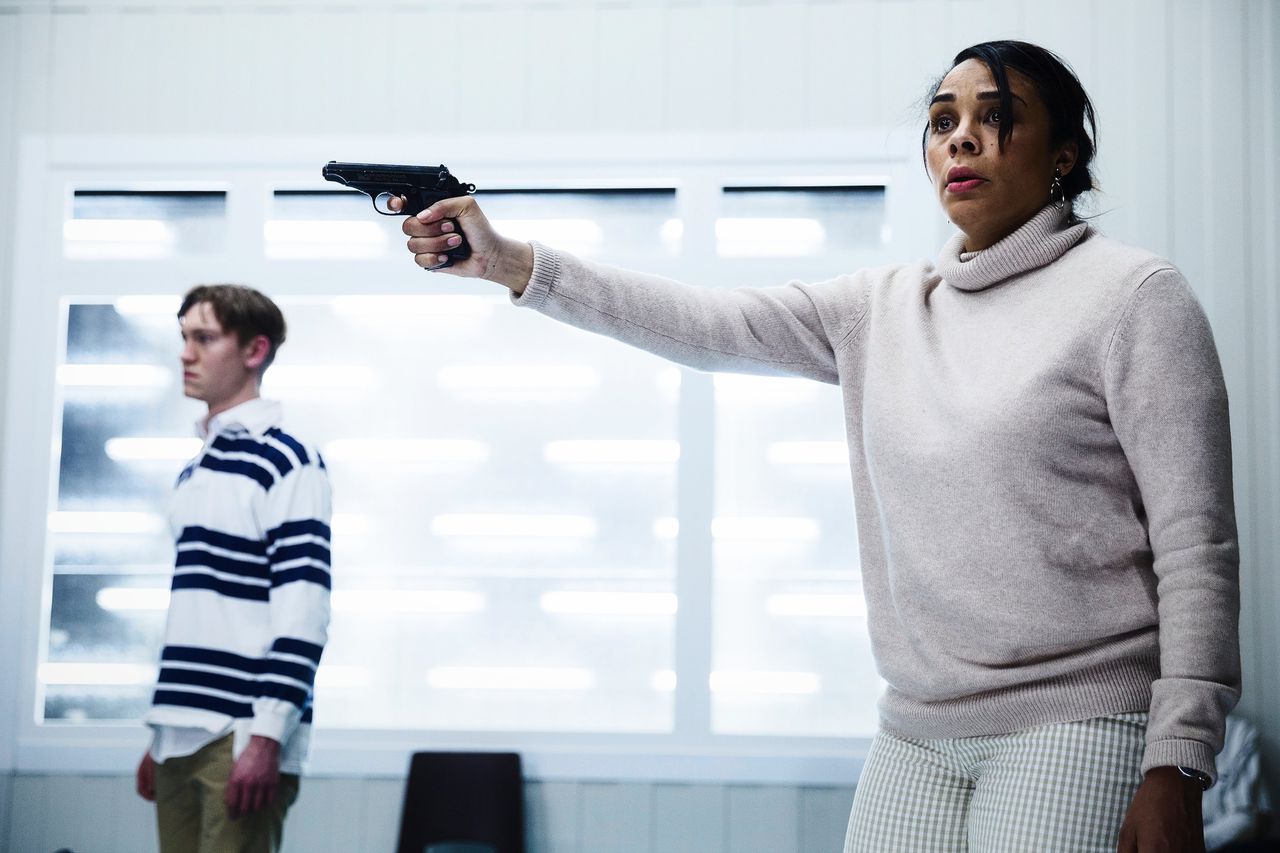 Mooie rol in ‘Bloedlink’: Samora Bergtop (rechts) als docente die met pistool van leerling klas gijzelt