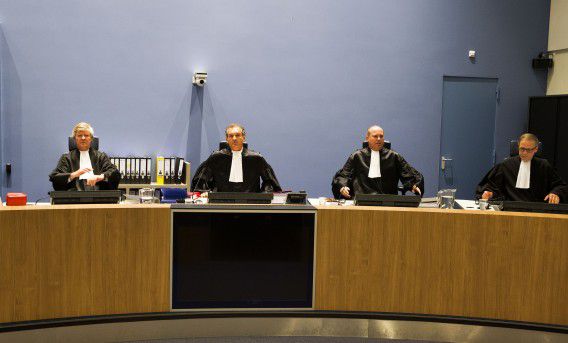 De meervoudige kamer (vlnr; mr. G.J Stoove, voorzitter mr. S.M.M Bordenga, mr. J. Wentink en H.J. ter Haar) in de zaak tegen Ernst Jansen.