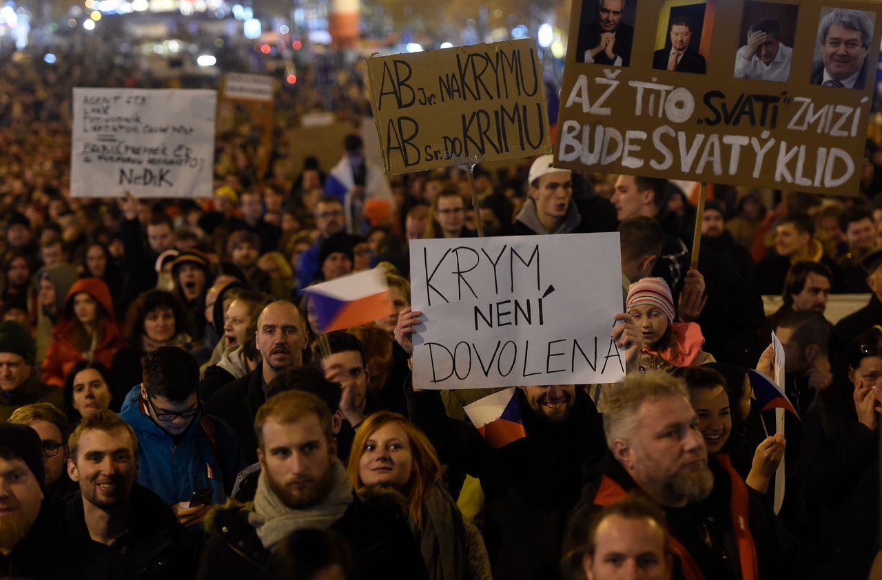 Positie Tsjechische premier wankelt verder door corruptieschandaal 