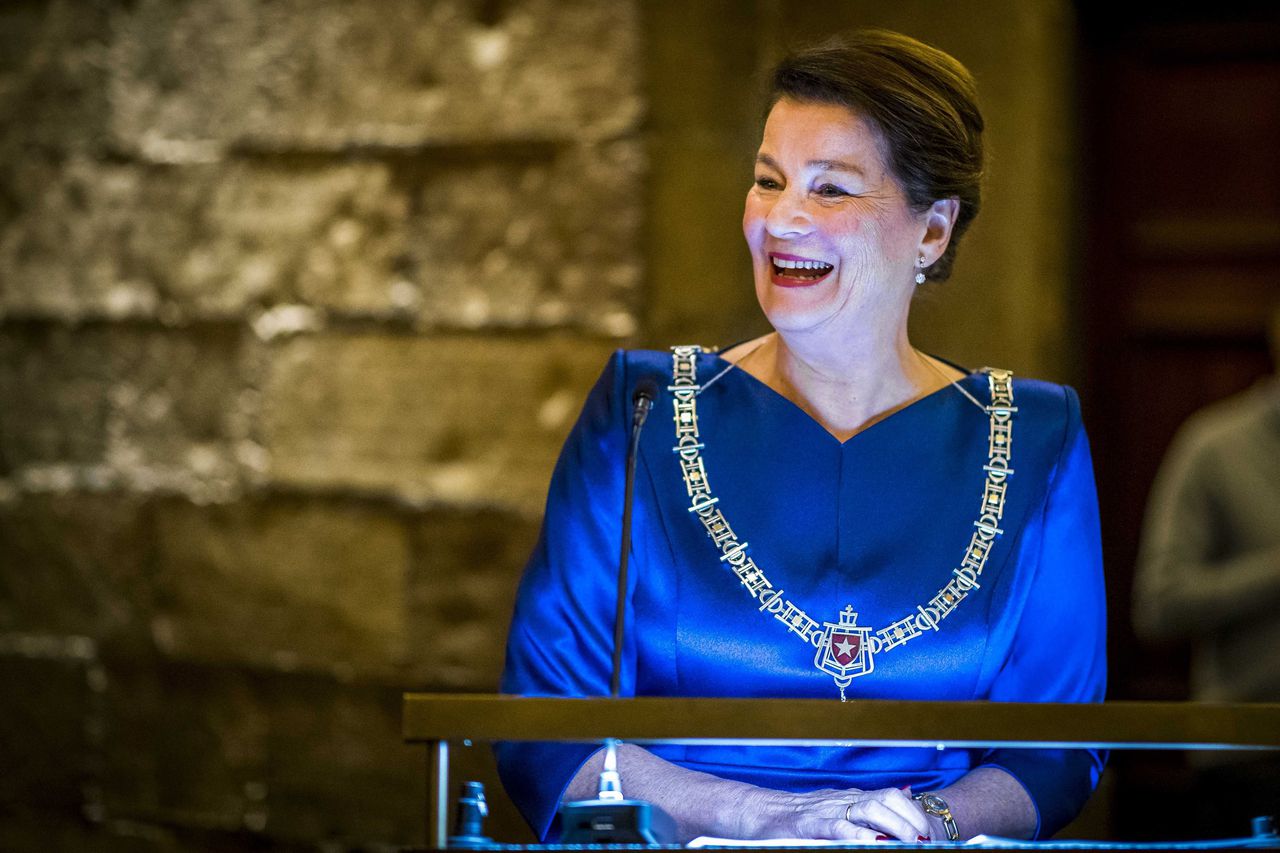 De Maastrichtse burgemeester Annemarie Penn-te Strake vertelde in haar nieuwjaarstoespraak hoe teleurstelling plaatsmaakte voor trots nadat niet Maastricht, maar Rotterdam de organisatie van het Eurovisie Songfestival had gekregen.