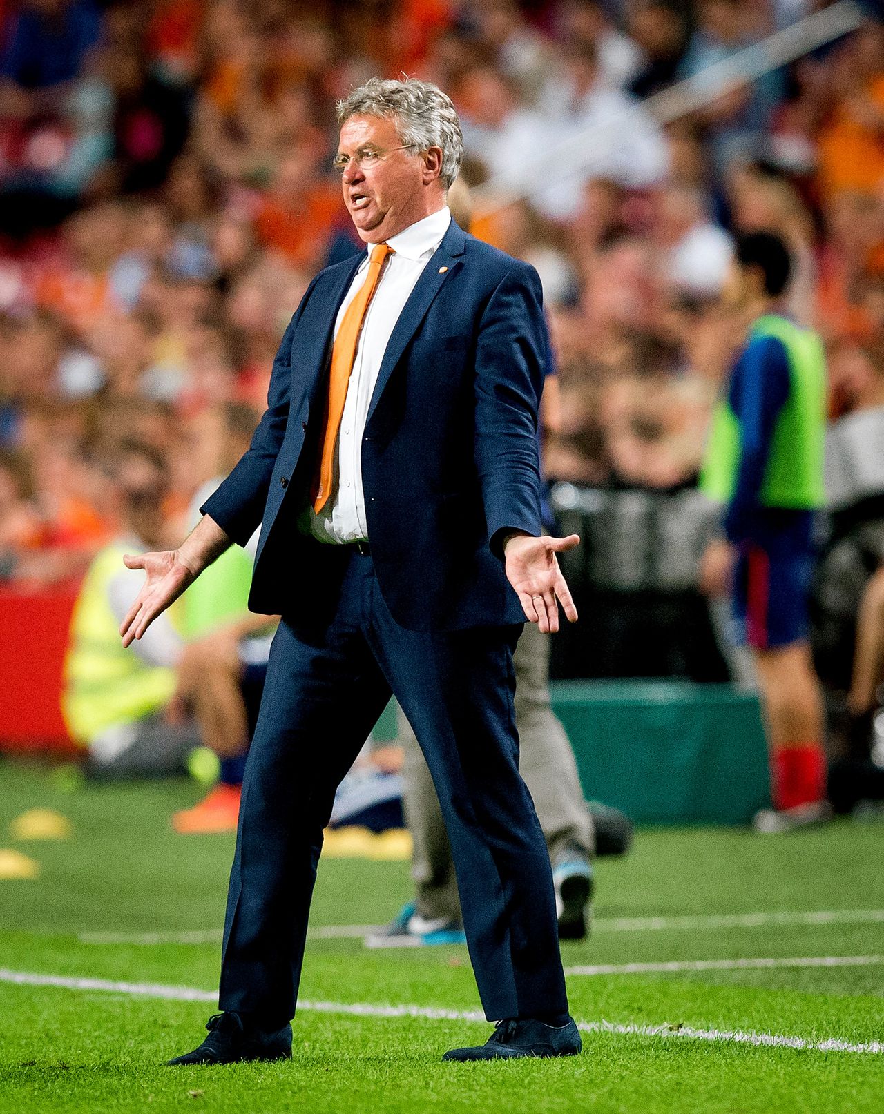 Guus Hiddink als Nederlands bondscoach tijdens de oefeninterland tegen de Verenigde Staten in 2015.