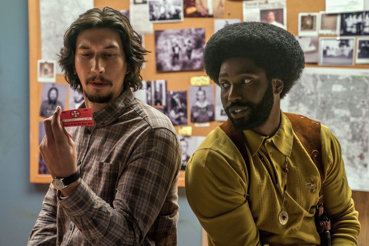 John David Washington als Ron Stallworth en Adam Driver als Flip Zimmerman in ‘BlacKkKlansman’.
