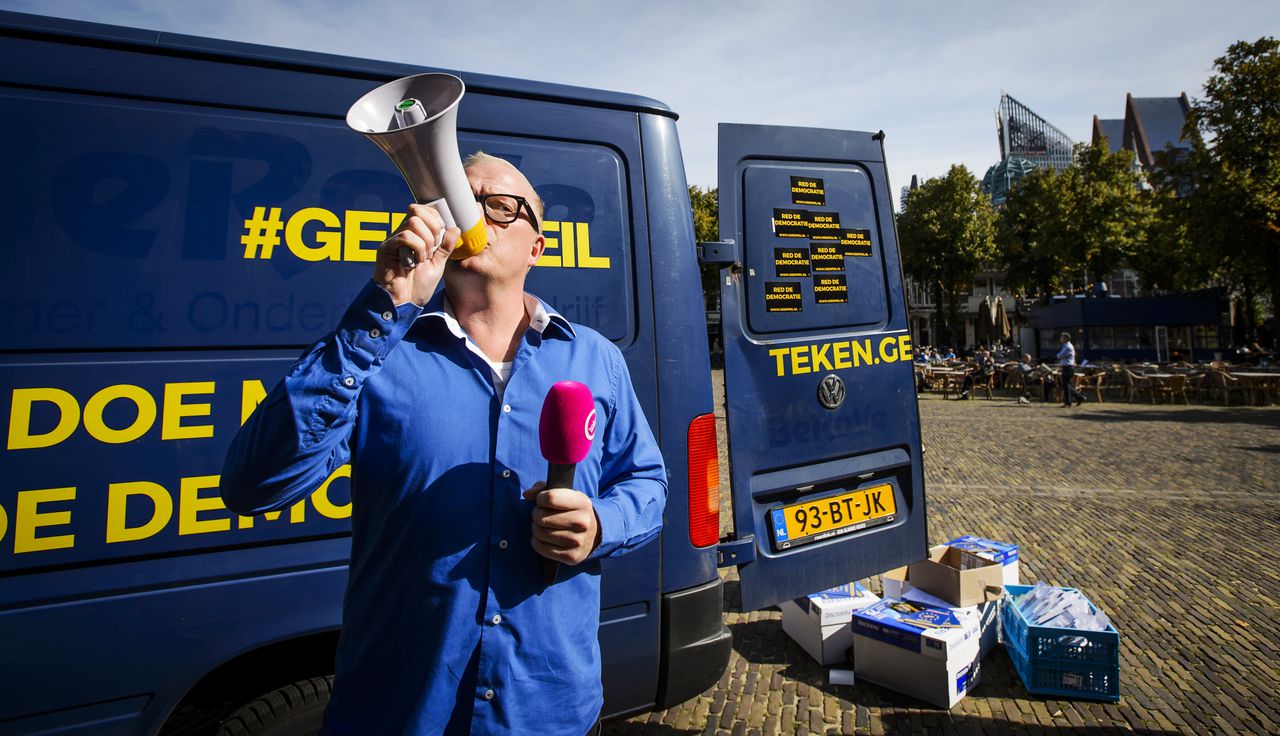 GeenPeil-activist Jan Roos op het Plein in Den Haag.