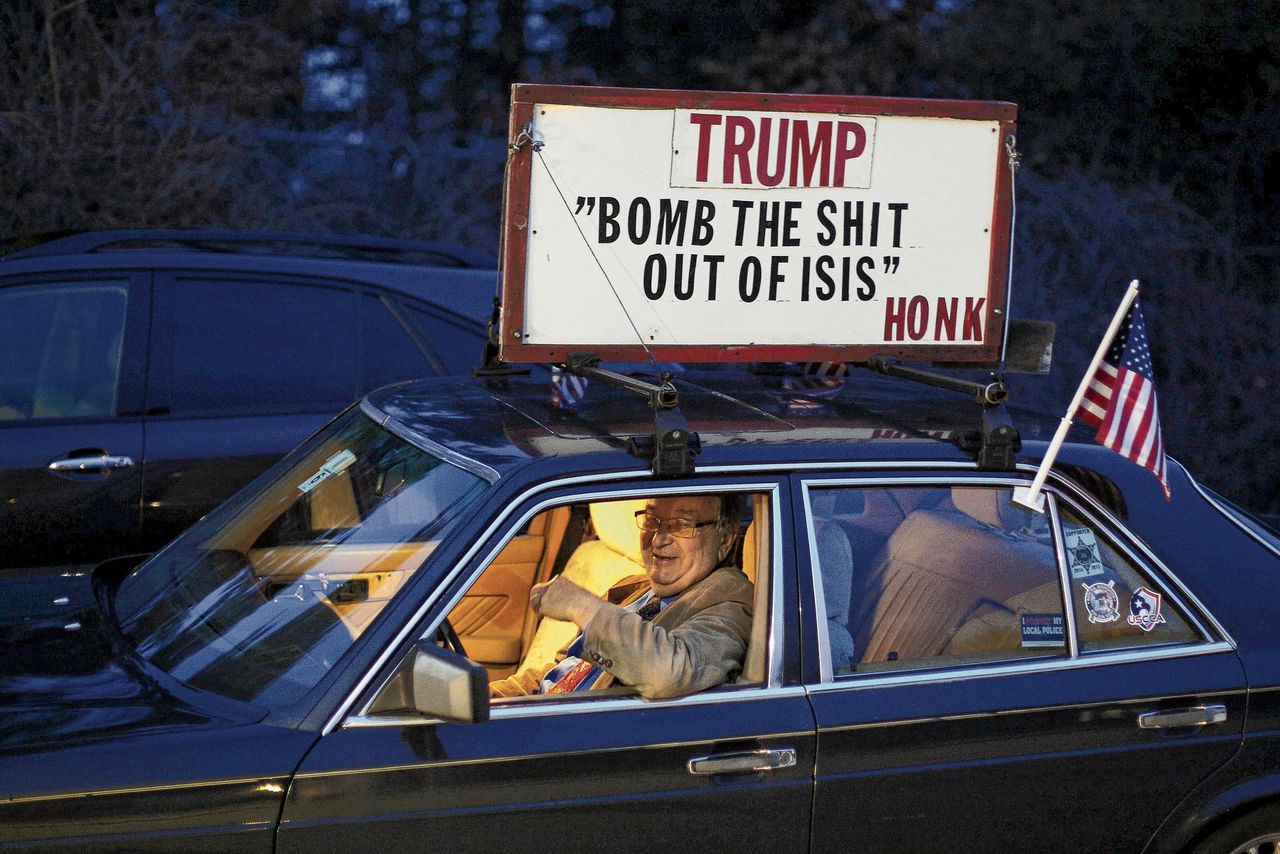 28 december 2015: een Trump-aanhanger bij een campagne-bijeenkomst van presidentskandidaat Donald Trump in New Hampshire