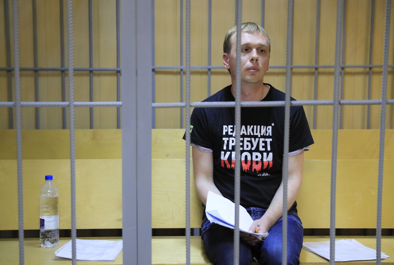 Goloenov in een cel in het gerechtsgebouw in Moskou.