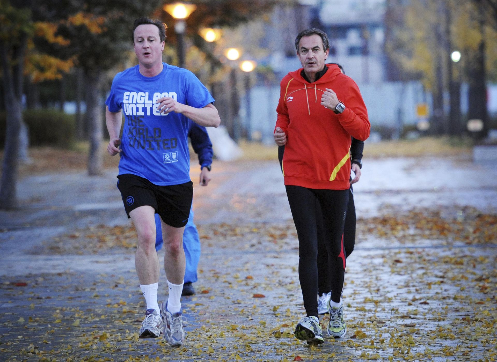 Look they run. Look they run. Runner face. Look they run. Run through.