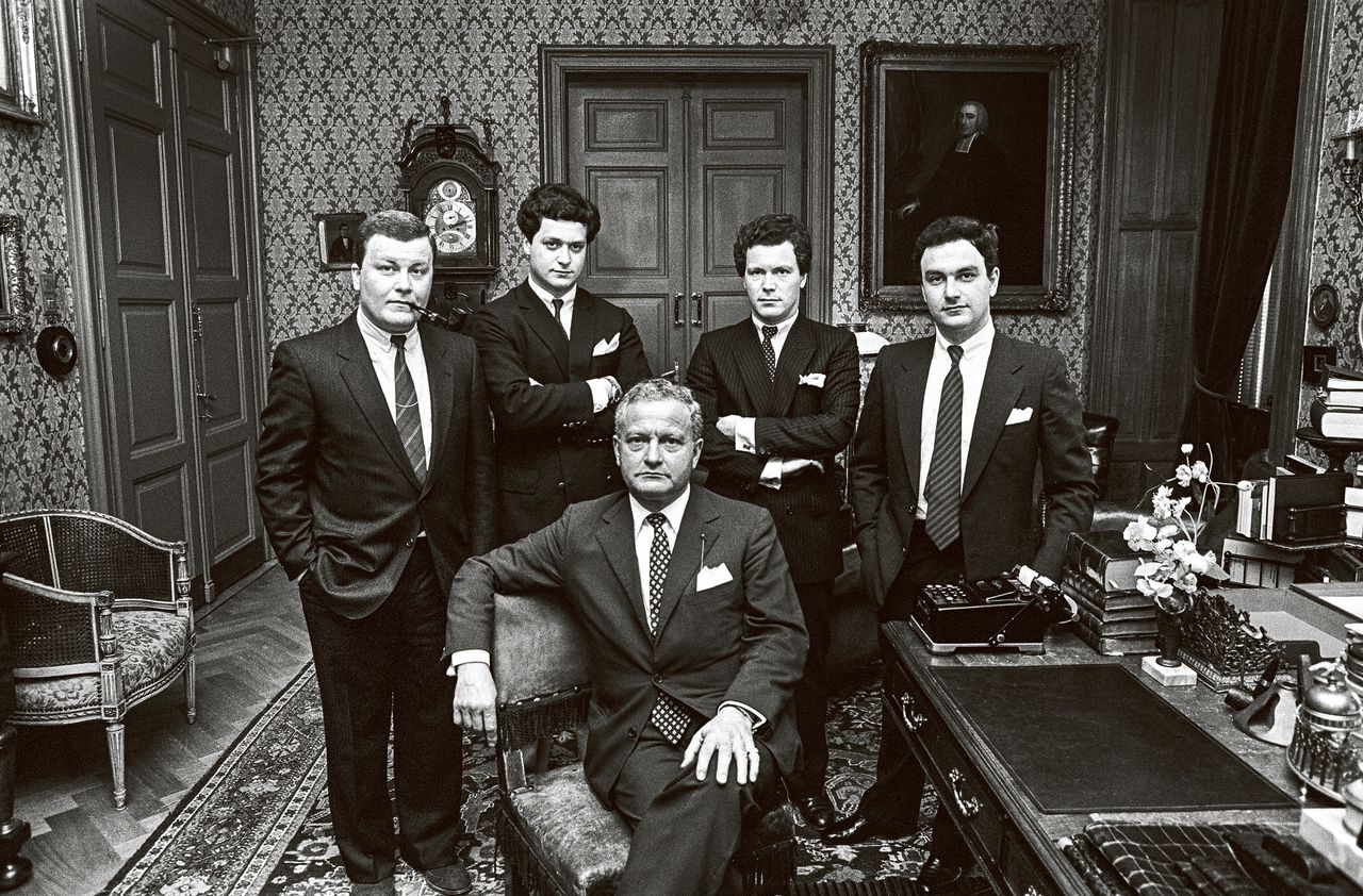 De familie Moszkowicz: Max Moszkowicz (midden) met zijn zonen: (vanaf links) David, Bram, Robert en Max jr.
