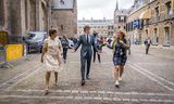 Lilianne Ploumen (PvdA)  en Jesse Klaver(GroenLinks) verlaten dinsdag het Binnenhof na afloop van een gesprek met informateur Mariëtte Hamer over de kabinetsformatie.