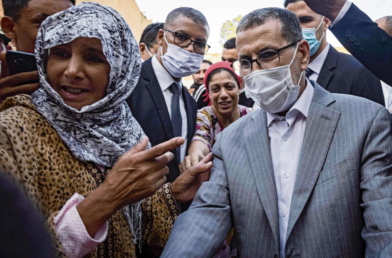 Premier Saadeddine Othmani (rechts) tijdens een campagnebijeenkomst in Marrakesh op 3 september.