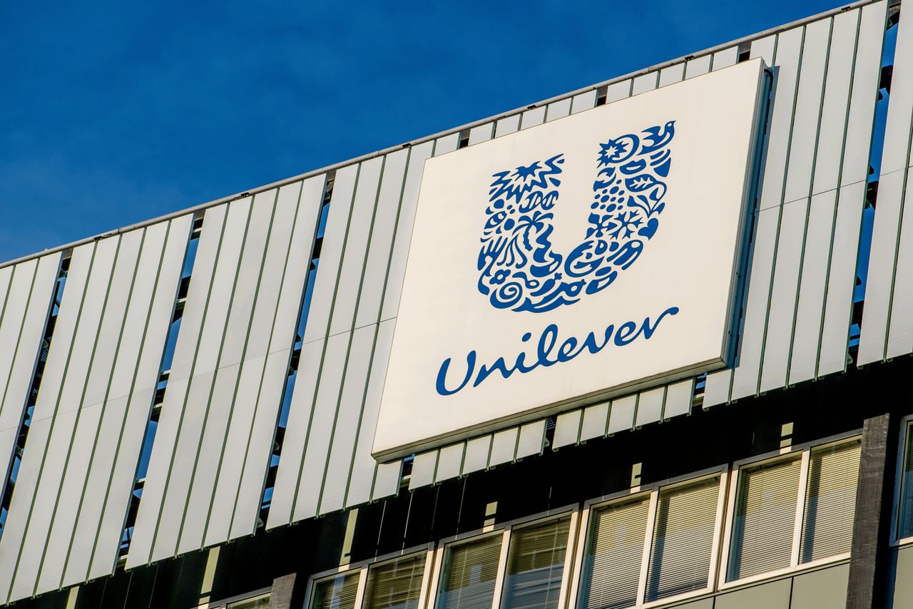 Volgens Unilever is de overname wél een „strategische match”. Bijna de helft van GSK’s consumententak bestaat uit producten die Unilever nu ook al heeft: tandpasta (‘mondzorg’) en vitamines, mineralen en supplementen.