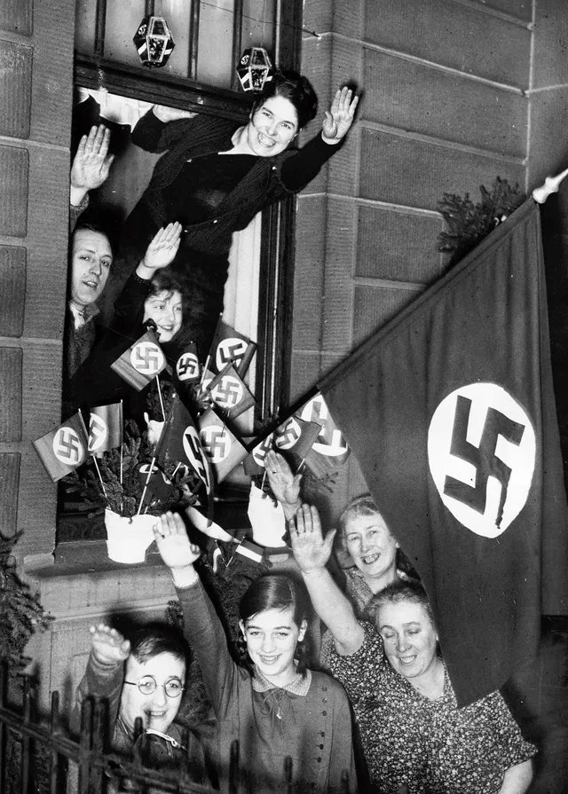 Waarom voelden zoveel Duitsers zich toch aangetrokken tot Hitler? - NRC