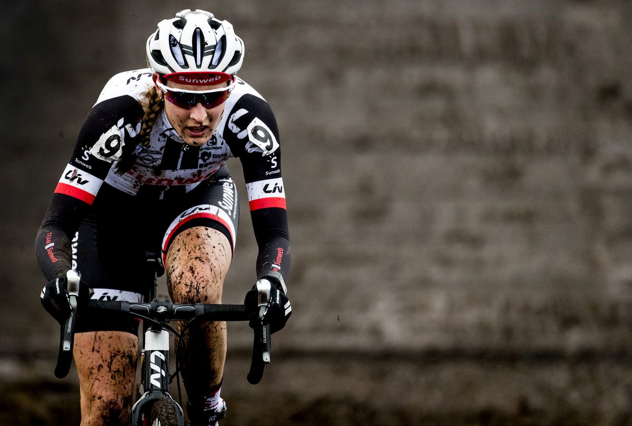 Lucinda Brand Nederlands kampioen veldrijden 