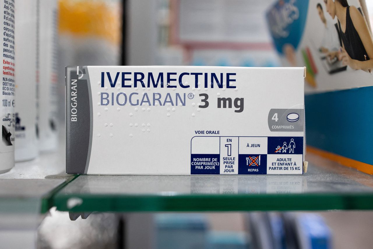 Een doos van het antiparasietenmiddel ivermectine. Van het medicijn is niet bewezen dat het coronaklachten verhelpt.