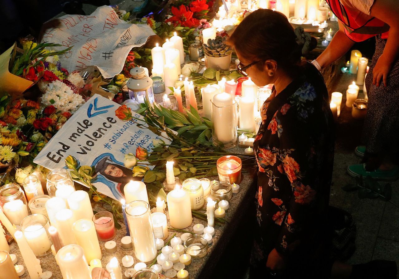 Kaarsen en bloemen bij een herdenking van Sabina Nessa, een in Londen vermoorde lerares.