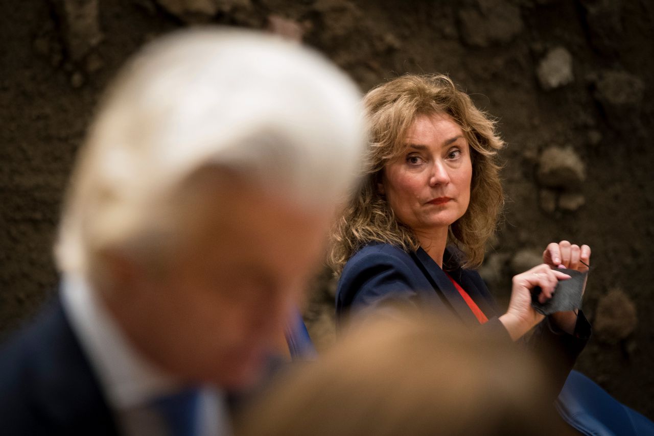Kamervoorzitter Vera Bergkamp kreeg kritiek van Kamerleden nadat ze volgens hen onvoldoende ingreep na harde woorden van PVV-leider Geert Wilders.
