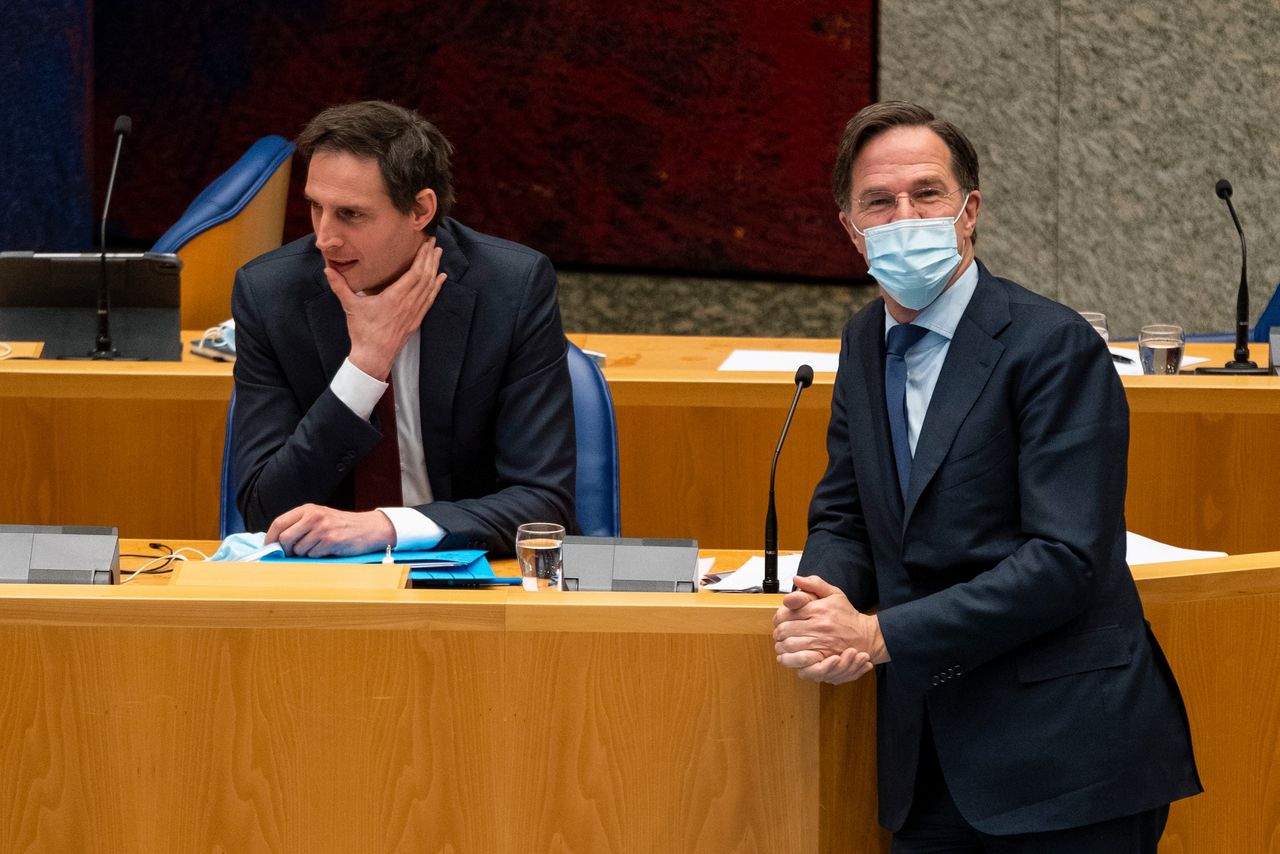 Demissionair minister van Financiën Wopke Hoekstra (CDA) en demissionair premier Mark Rutte (VVD) tijdens het debat.