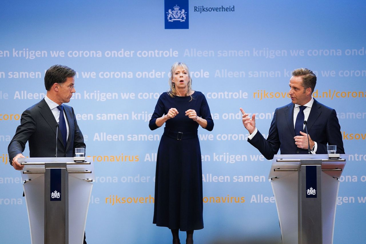 Premier Mark Rutte en minister Hugo de Jonge geven een toelichting op de aanscherping van de coronamaatregelen in Nederland.