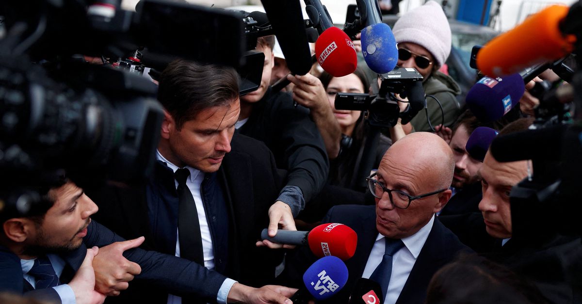 The soap opera continues on the French centre-right: the expelled party leader refuses to leave