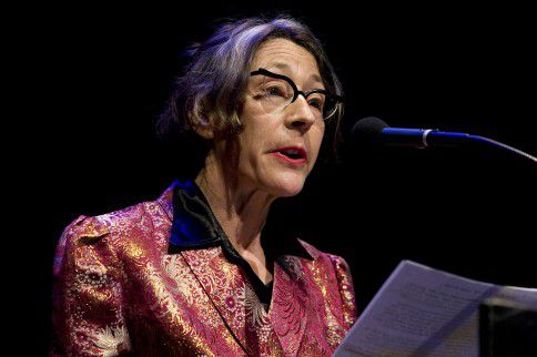 Dichter en vertaler Anneke Brassinga in 2009 bij de inontvangstneming van de Constantijn Huygens-prijs.