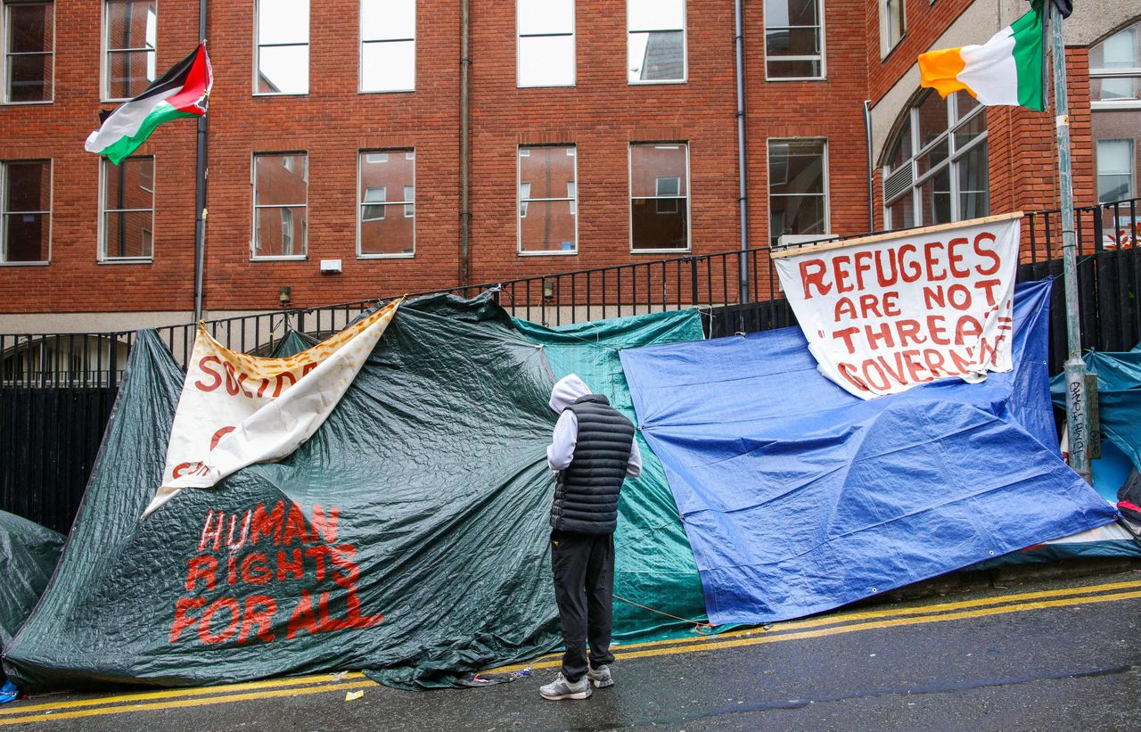 Spanningen in Ierland lopen op door toename migratie vanuit VK: ‘Ik herken mijn eigen stad niet meer’ 