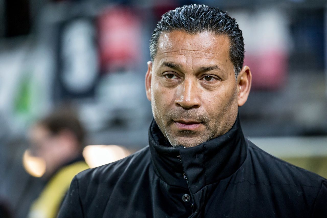 Vitesse ontslaat trainer Henk Fraser 