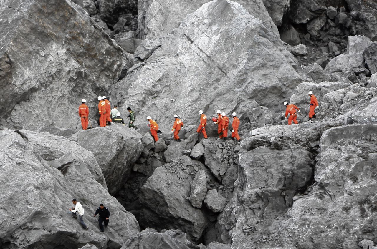 Door zure regen kunnen hele bergen instorten - NRC